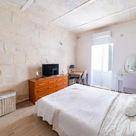 Charming And Sweet 1br In Appartamento La Valletta